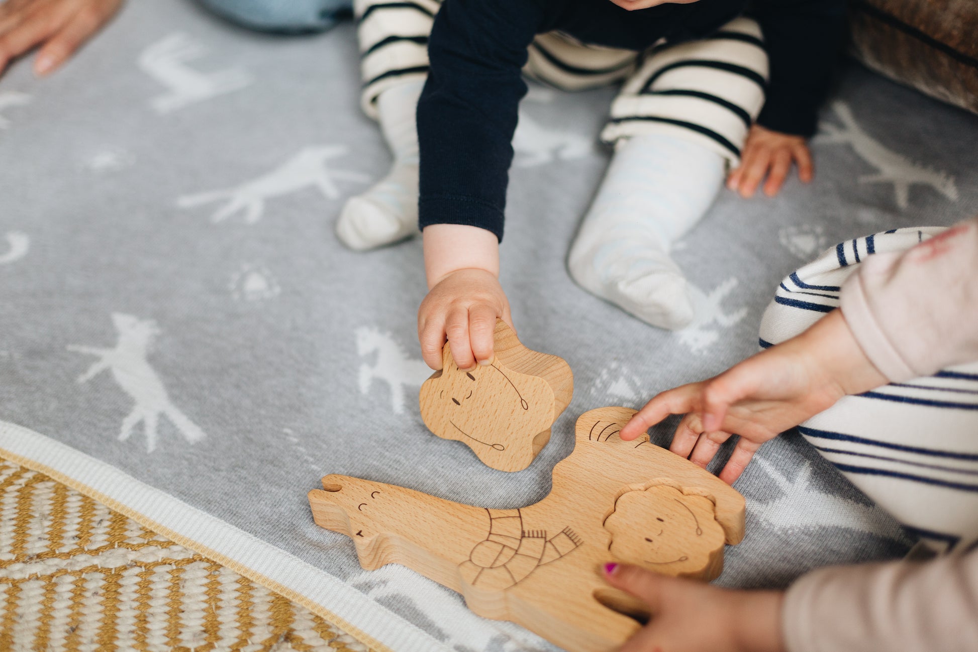 Āpiti - wooden puzzle - The Kiss Co